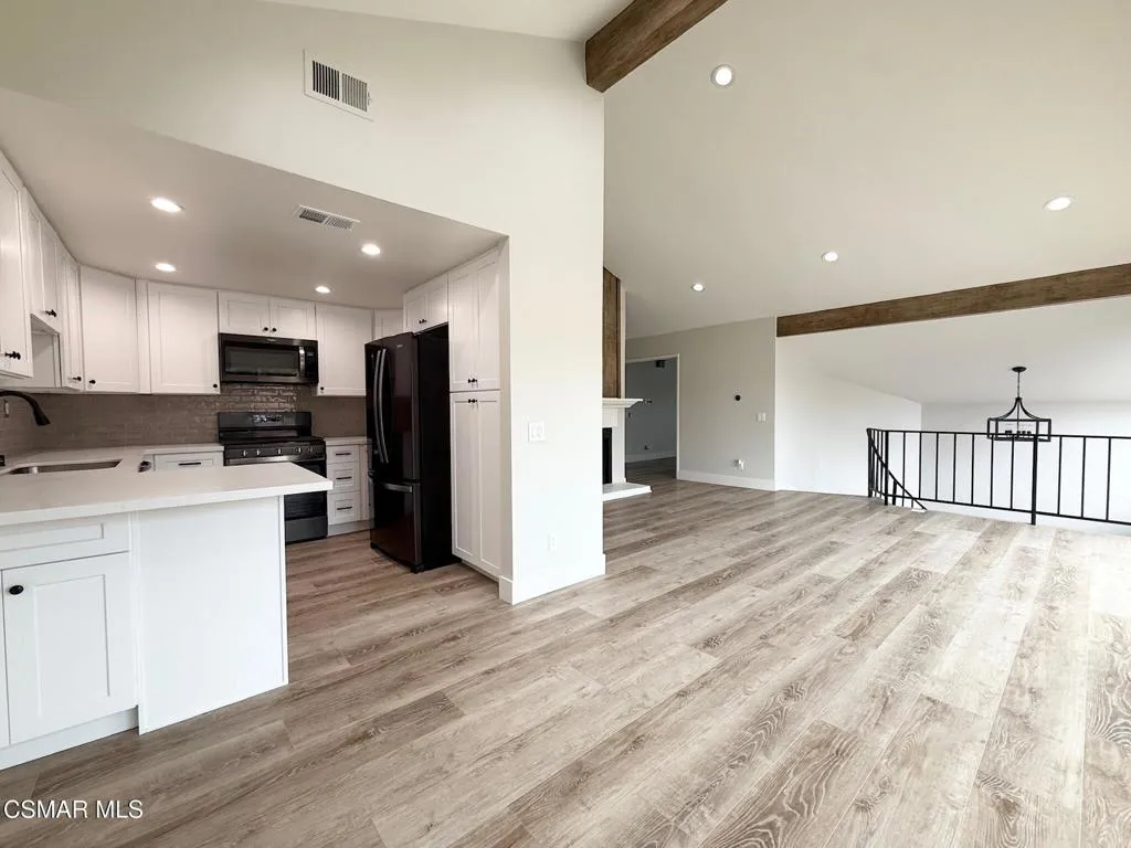 213 Estrellita Lane, Oak Park, California 91377 home-pic-3